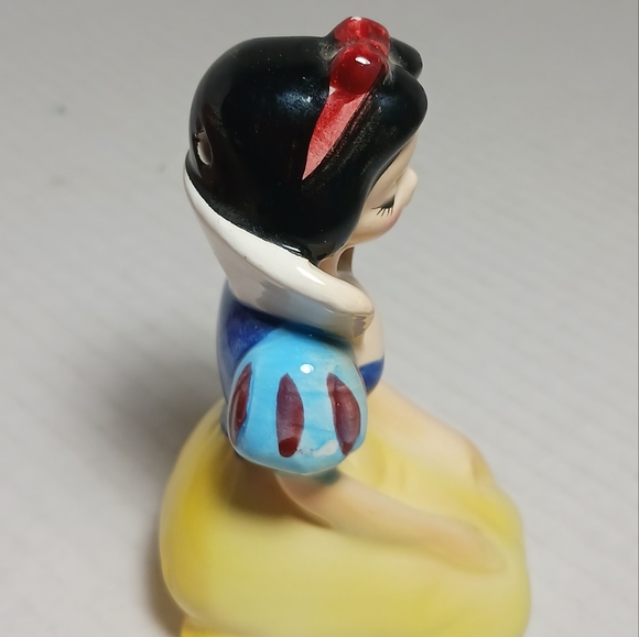 Disney Snow White Salt & Pepper Shaker Walt Disney Productions - Picture 5 of 8